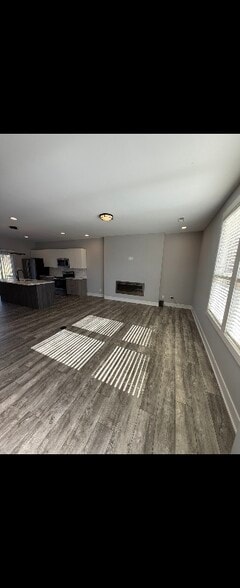 Building Photo - 420 Breezewood Dr