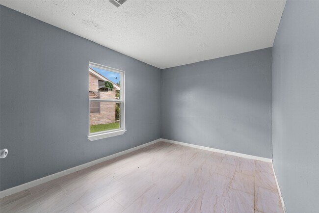 Building Photo - 209 Hyta St