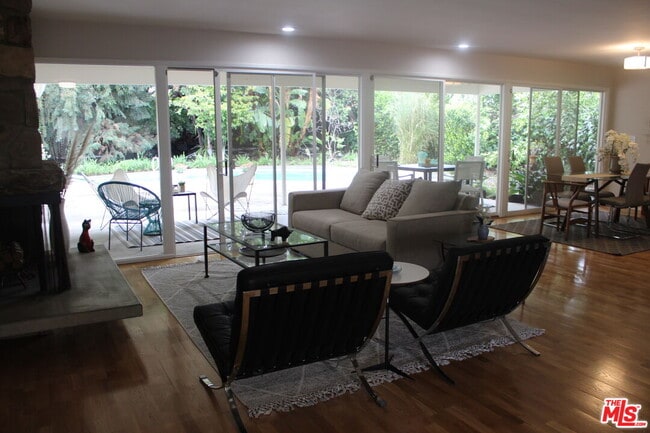 Building Photo - 282 Wigmore Dr