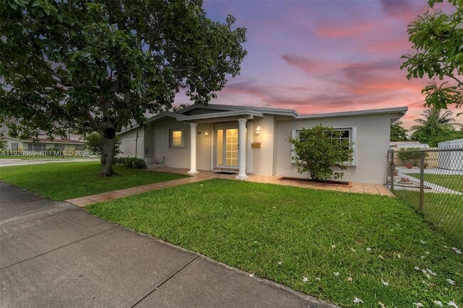 Building Photo - 361 SE 6th Ave