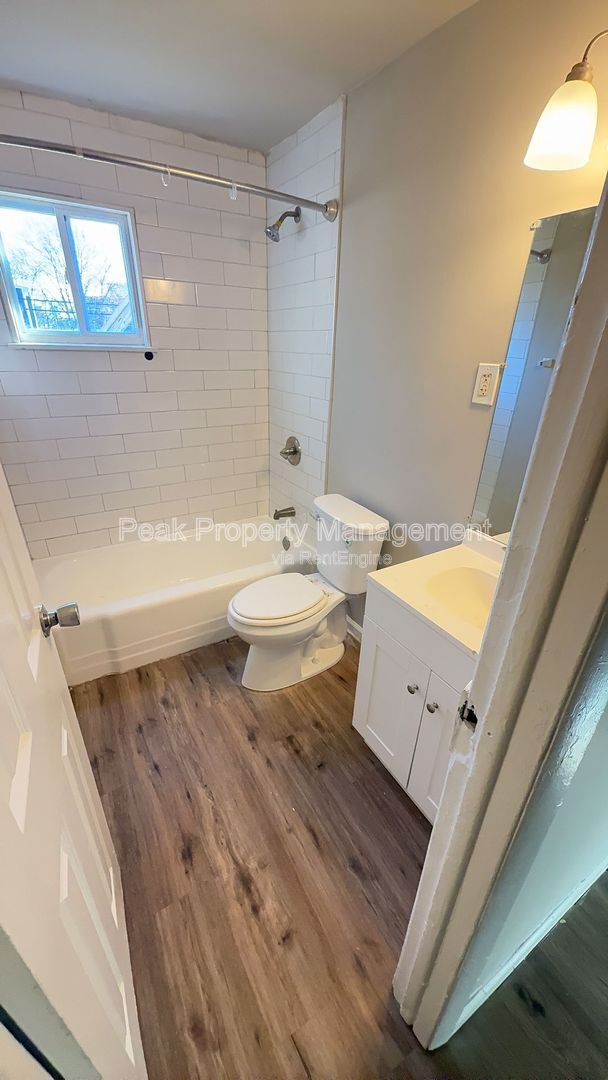 Building Photo - 925 N 20th St