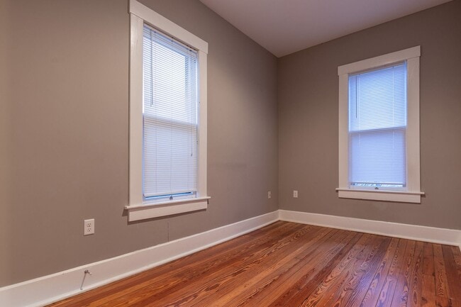 Building Photo - 204 N Columbus St