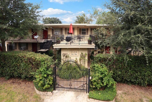 Primary Photo - 226 Oriole St
