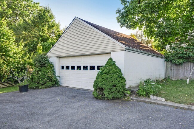 Building Photo - 134 Old Mamaroneck Rd