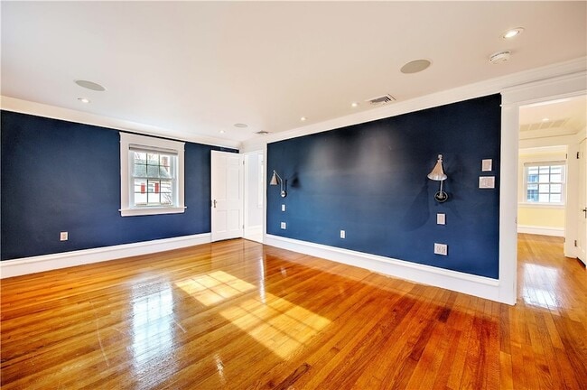 Building Photo - 11 Elmcroft Ave