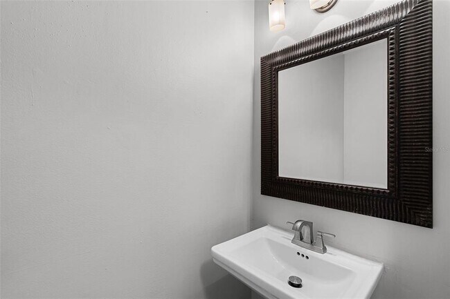 Building Photo - 1252 Villa Ln