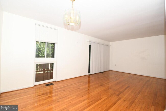 Building Photo - 8147 Inverness Ridge Rd