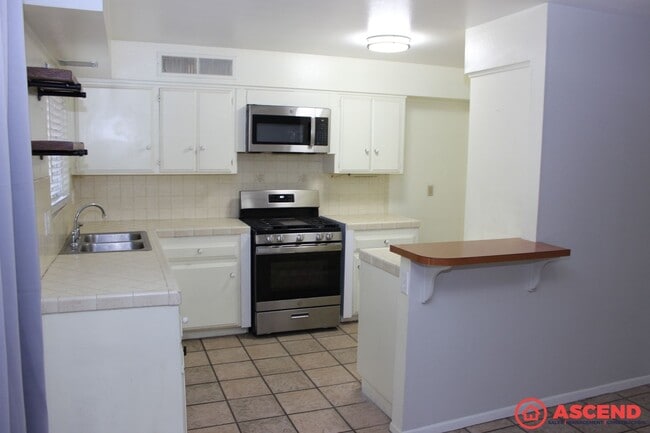 Building Photo - Gorgeous 3BD/2BA Home in Bakersfield's 93309 — Won't Last Long!