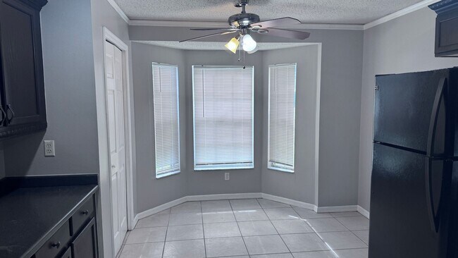 Building Photo - 2645 River Ridge Dr