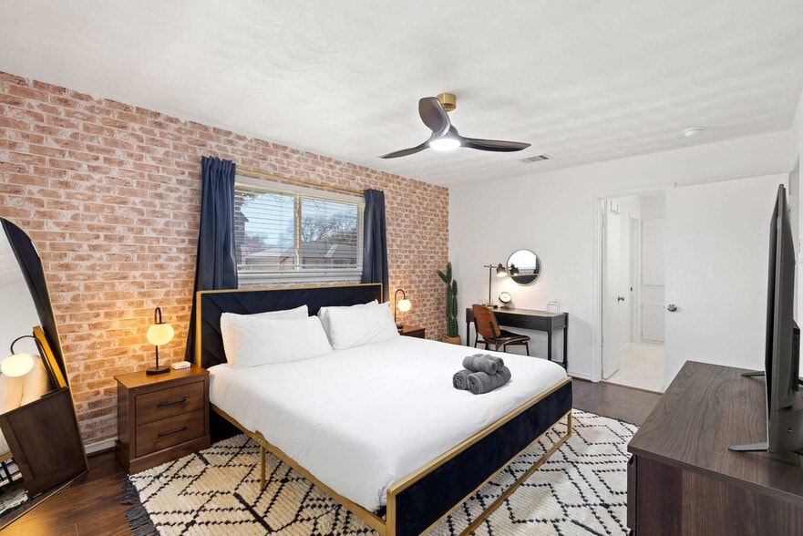 Building Photo - 1308 Glen Cove Dr