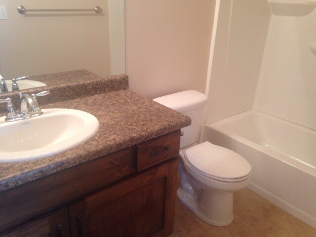 Building Photo - Great 4 Bedroom Townhouse in Ogden for Rent