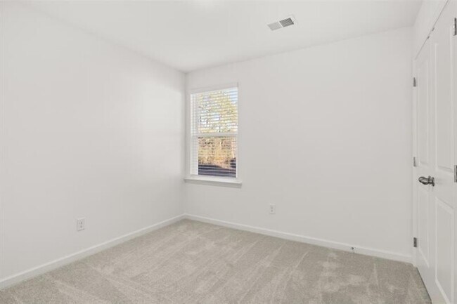 Building Photo - 954 Evergreen Rd