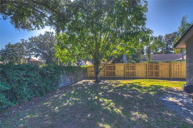 Building Photo - 9502 Sunnyoak Dr