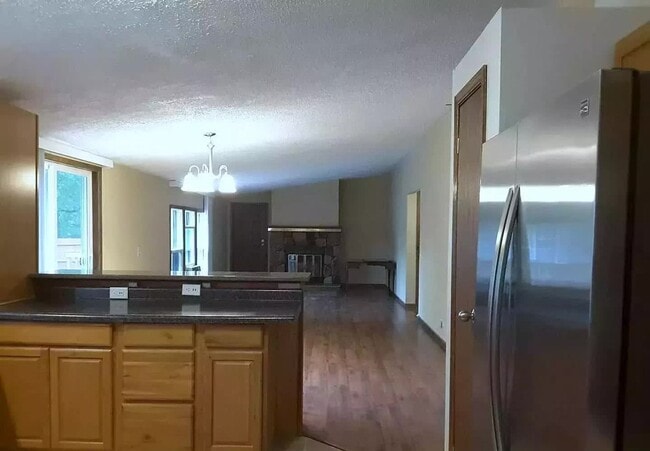 Building Photo - 3 Br Home Available in Nice Neighborhood J...