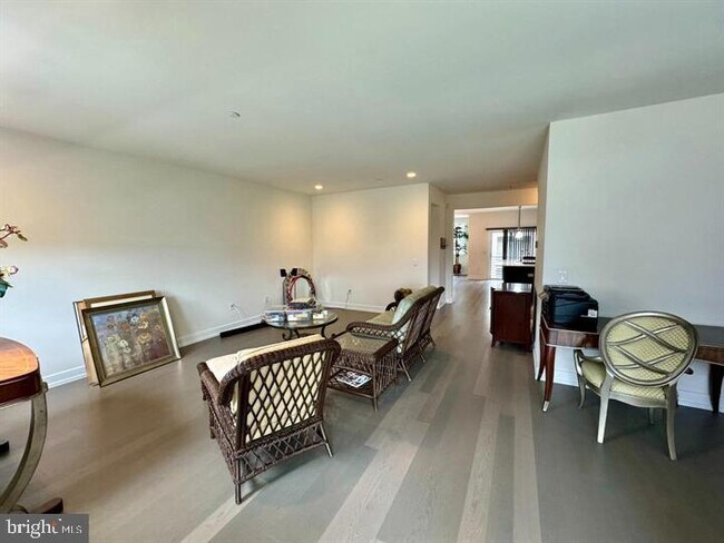 Building Photo - 906 Lakeview Ct