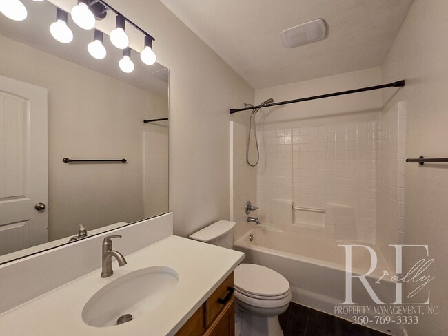 Building Photo - Spacious Port Orchard Home with Garage, Fu...