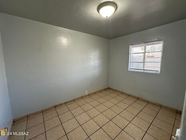 Building Photo - 2907 N Castro Ave
