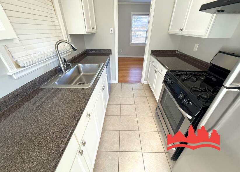 Building Photo - Welcome to this charming 3-bedroom, 1-bathroom home located in the vibrant city of Memphis, TN