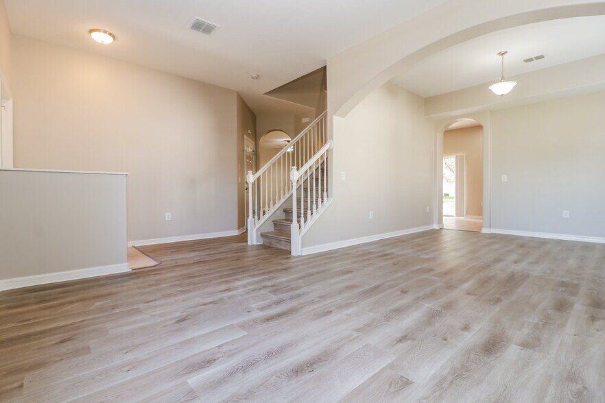 Building Photo - 4023 Braemere Dr