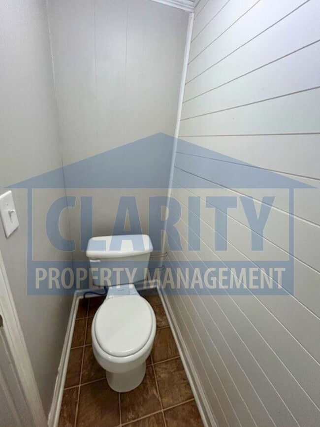 Building Photo - Cozy, four bedroom home!