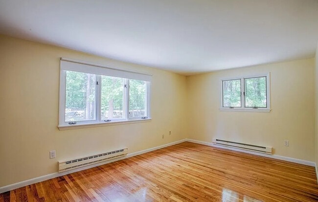 Building Photo - 15 Newbury Rd