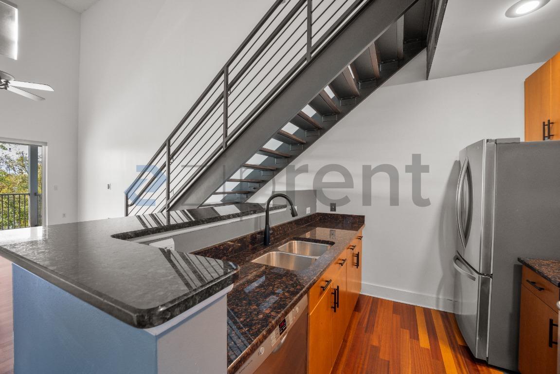 Building Photo - 1501 Doyle Carlton Dr