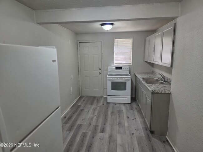 Building Photo - 5022 Kingsbury St