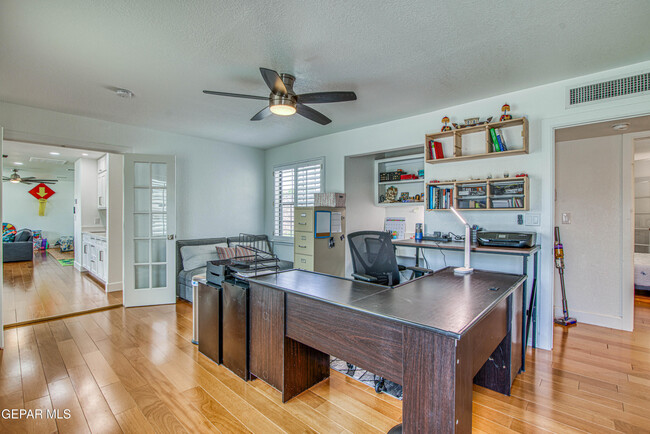 Building Photo - 6205 Brisa Del Mar Dr