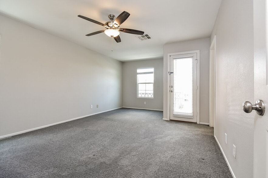 Building Photo - 9213 Millikan Ave