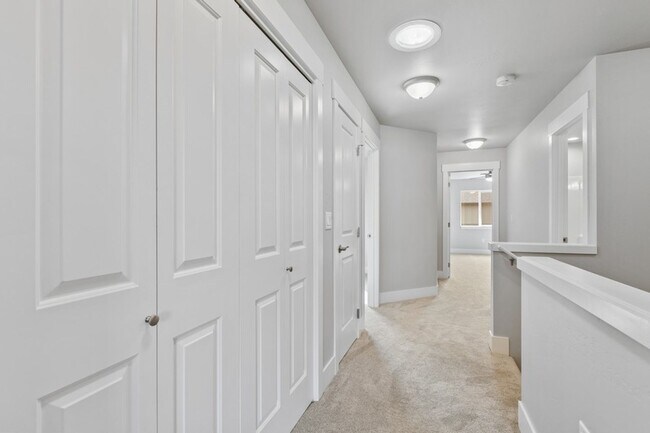 Building Photo - 3 bedroom, 2.5 bath townhome, minutes from downtown Whitefish