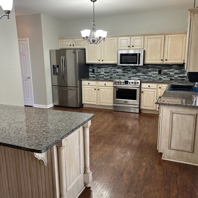 Building Photo - 1043 Jade Ln