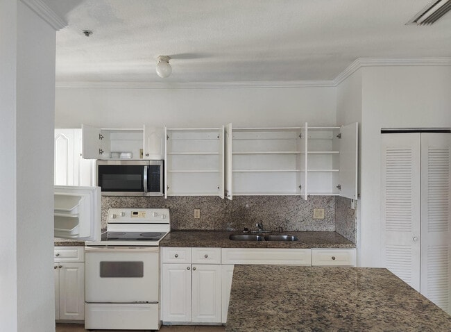 Building Photo - 629 SW 2nd St