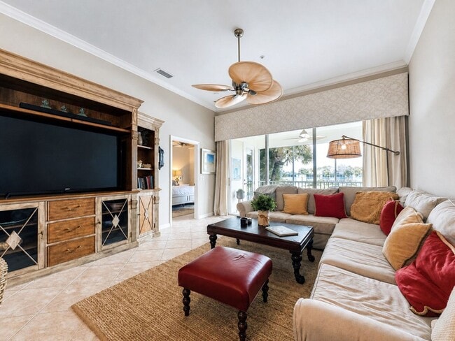 Building Photo - Beautifully furnished 2-bedroom and den, 2-bath in Sterlling Oak