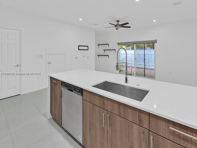 Building Photo - 1350 Crystal Way