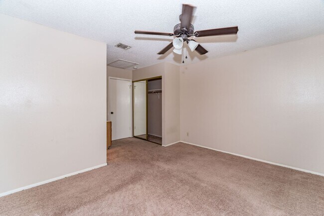 Building Photo - 12205 Magnolia Blossom St