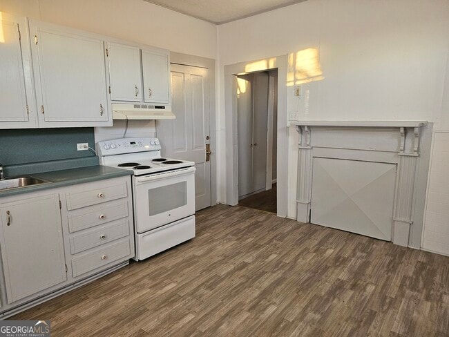 Building Photo - 1325 3rd St