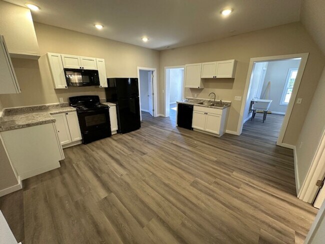 Building Photo - 5 Bed 3 Bath Springfield, MO