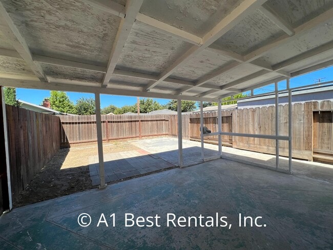 Building Photo - 2701 Hemminger Way