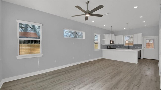 Building Photo - 1104 Begonia Terrace