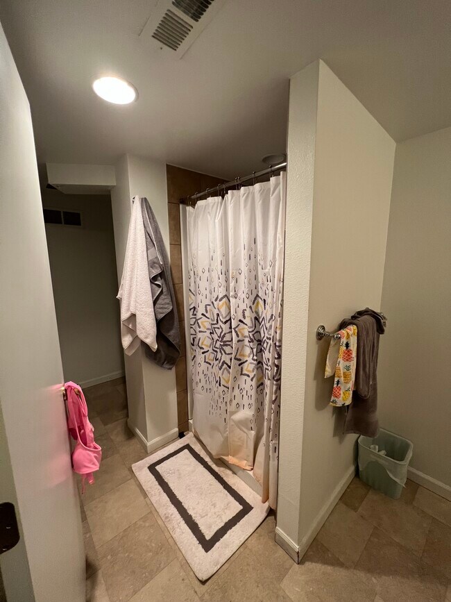 Building Photo - 1411 26th St