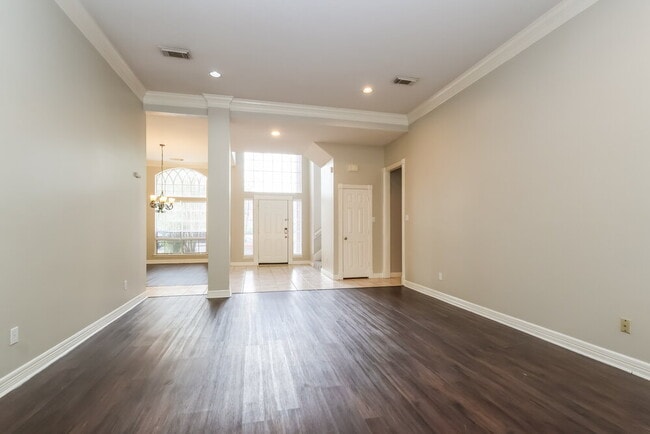 Building Photo - 5623 Evergreen Valley Dr