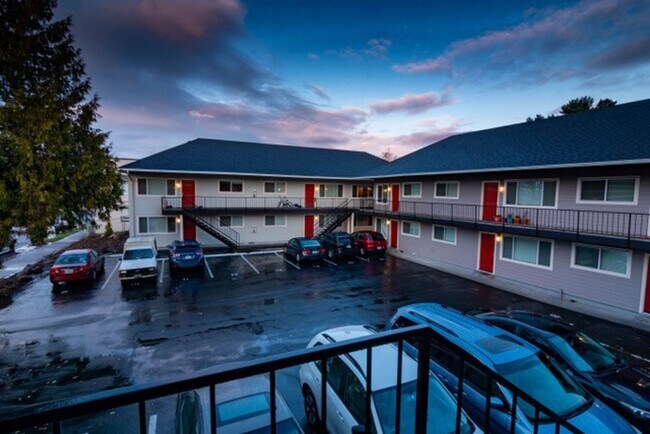Building Photo - 1-Bed w/Beautiful Kitchen & Off-Street Par...
