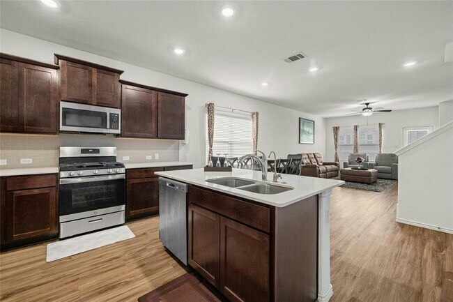 Building Photo - 5653 Bellissima Way