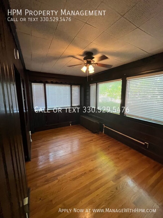 Building Photo - Akron One Bedroom For Lease! Move in speci...