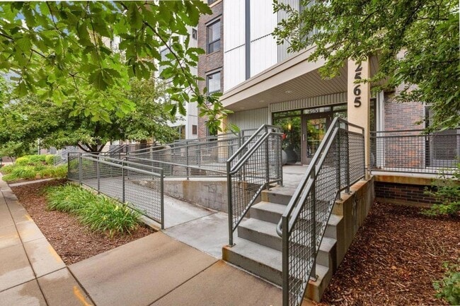 Building Photo - 2565 Franklin Ave