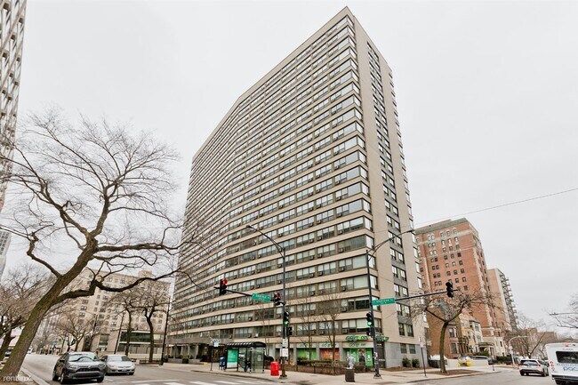 Building Photo - 2 br, 2 bath Condo - 2930 N Sheridan Rd Ap...