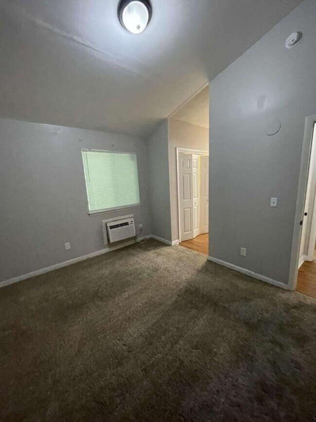 Building Photo - 1-Bedroom Apartment + Lofted Nook – Unique...
