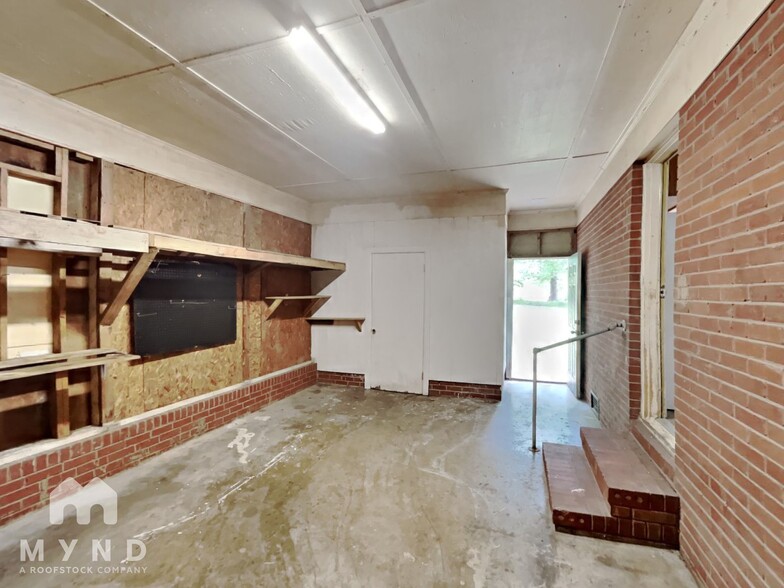 Building Photo - 1932 Normandy Rd