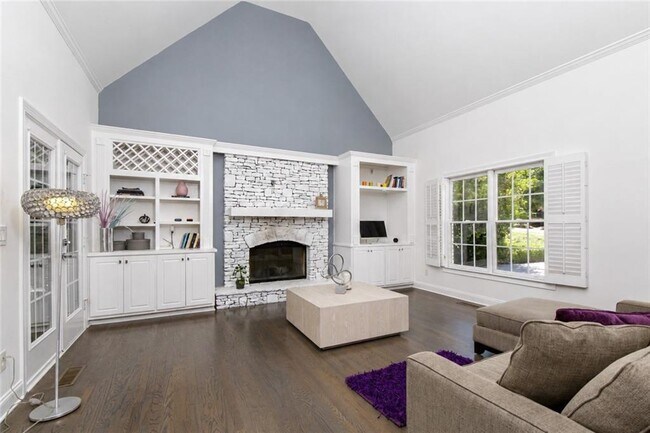 Building Photo - 265 Oakhurst Leaf Dr