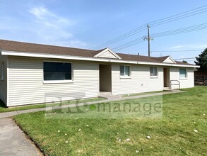 Building Photo - Cambridge Dr. (629 &amp; 637)